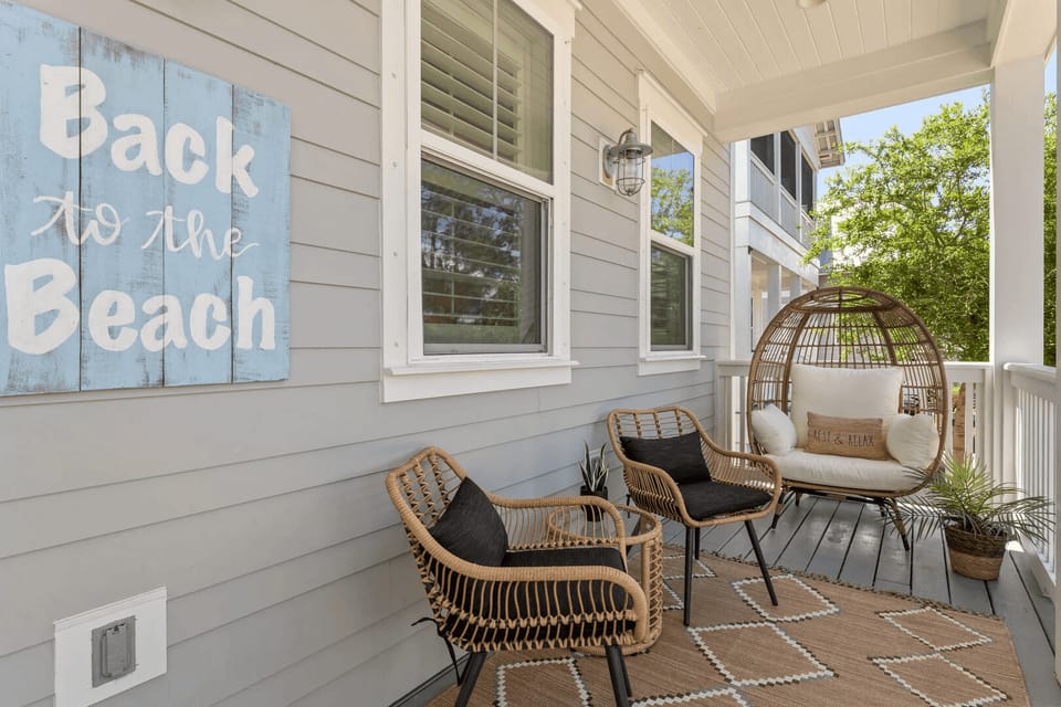 Back to the Beach by AvantStay | Golf Cart & Bikes Included, Pool Access House in South Walton County