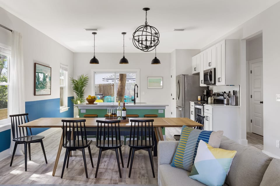 Open space layout for easy connections to everyone.