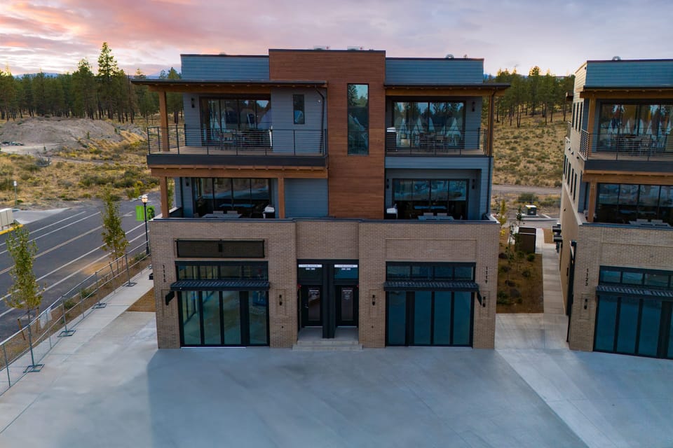 1119 Aerie Buyout | 2 Units Near Old Bend | Hot Tub + Mountain View House in Bend