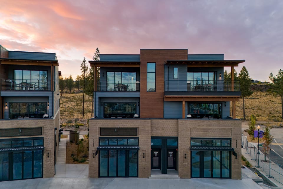 Aerie Modern 4 Unit Buyout | 4 Units w/ Hot Tub + Mountain Views | Near Downtown House in Bend
