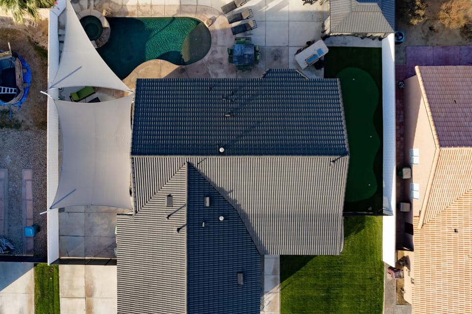 Bird's-eye view of the exterior.