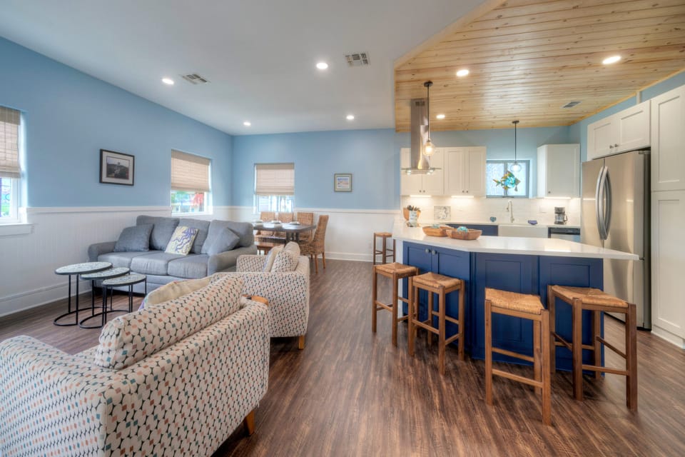 Open layout makes it easy for your group to connect.