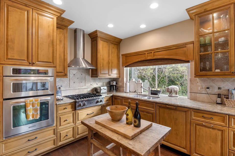 Fully equipped kitchen.