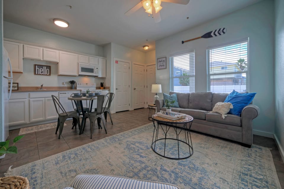 Charming decor that makes you feel at home with a stylish sleeper sofa.