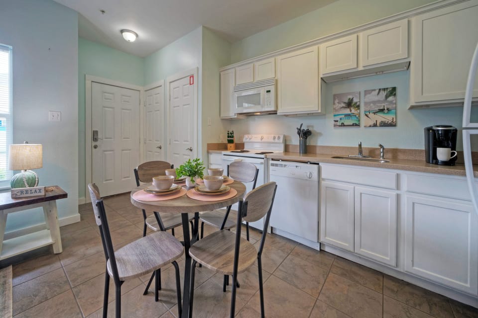 Dine in style. (Costa Bahia 105)