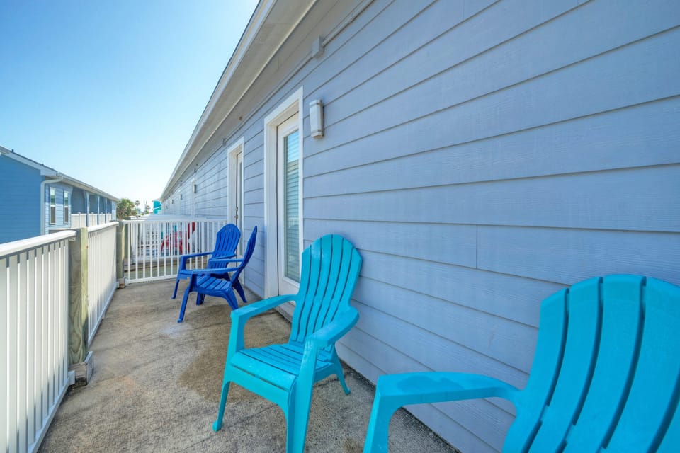 The perfect retreat for a lazy afternoon. (Costa Bahia 203)