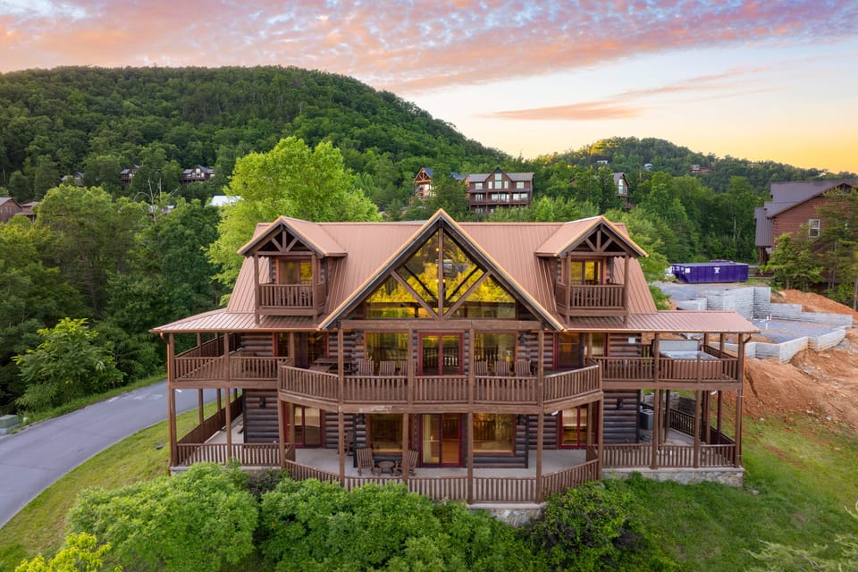 Smoky Vista Lodge - your perfect getaway!