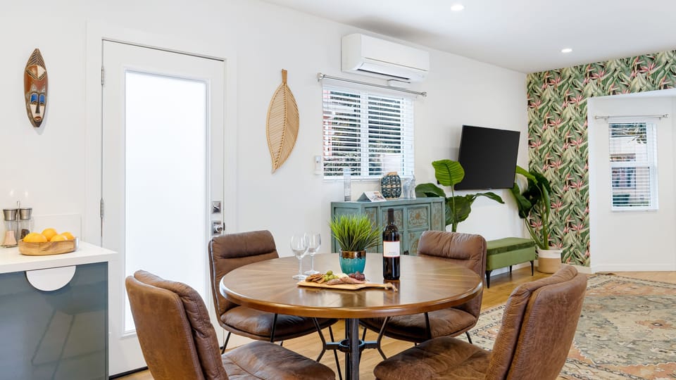 Dining area. (Urban Jungle)