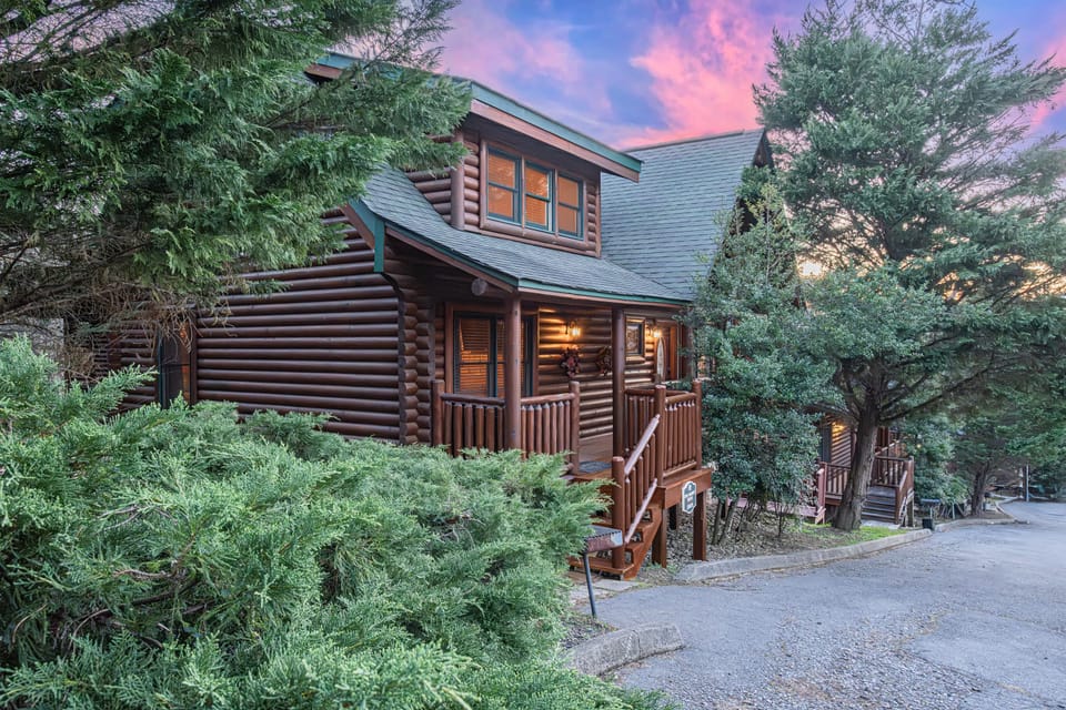 Your Smoky Mountains retreat awaits!