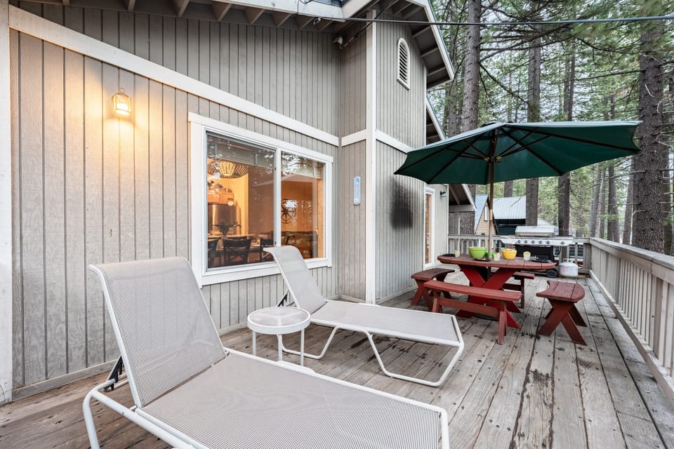 Lounge, dine, and grill on the deck—perfect for outdoor relaxation!