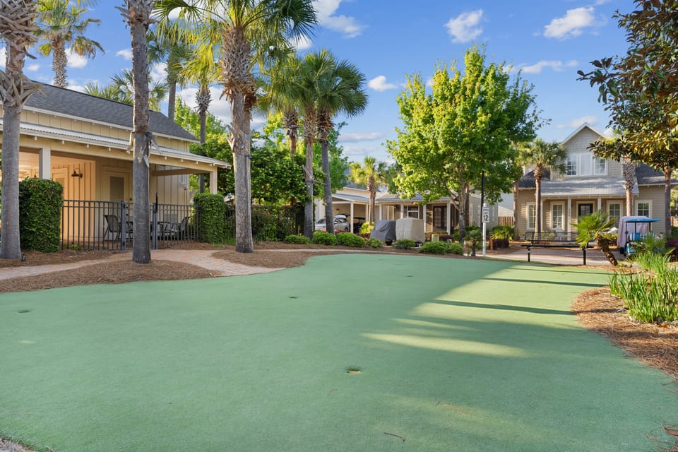 Putting green area.