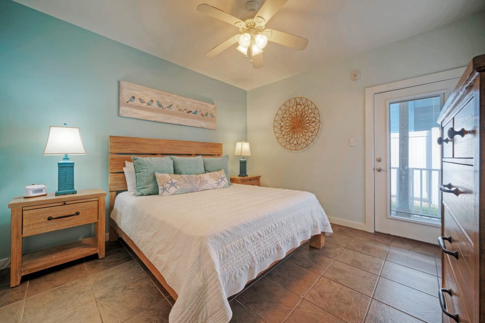 Primary bedroom features a king bed and an ensuite bathroom (Unit 101)