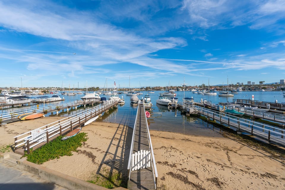Scenic boardwalk leading straight to the water. (Edgewater A)