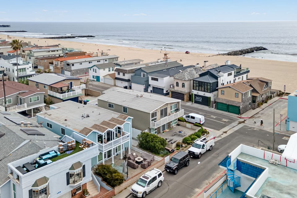 Charming coastal neighborhood with laid-back vibes and beachy surroundings.