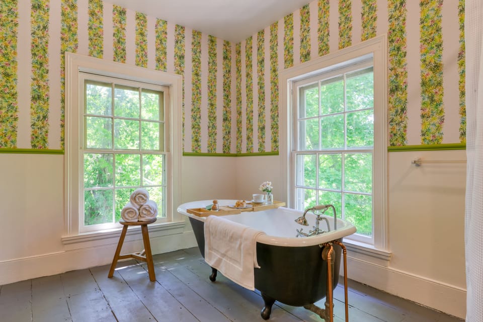 Full bathroom 1.