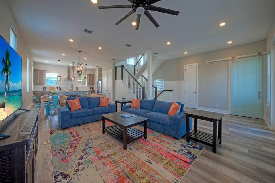 Open space layout - easy connections for everyone!
