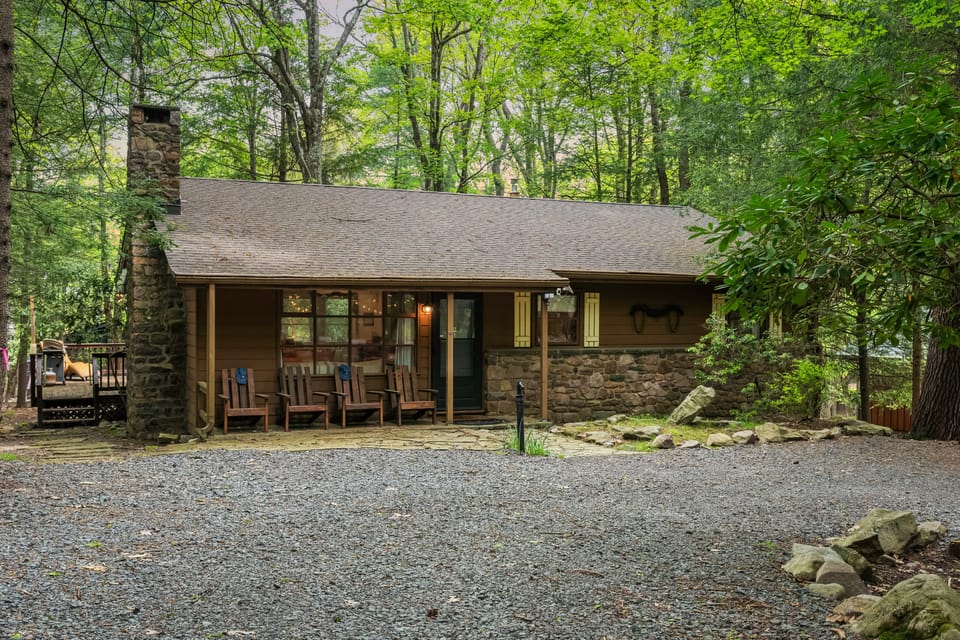 Experience Poconos, AvantStay style.