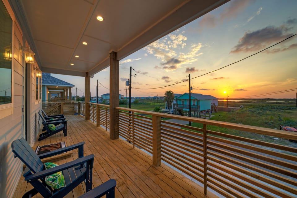 Relax on your balcony at dusk.