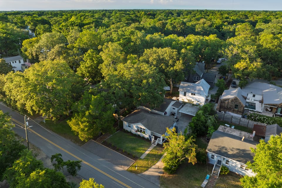 Experience Charleston, AvantStay style.