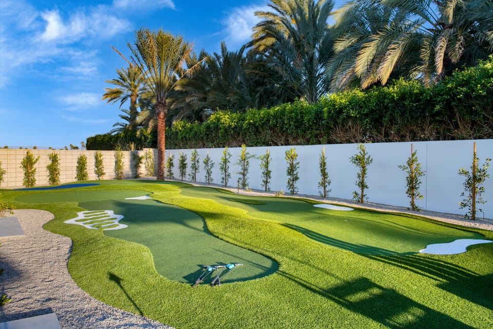 Putting green. (Polo Villa 14)