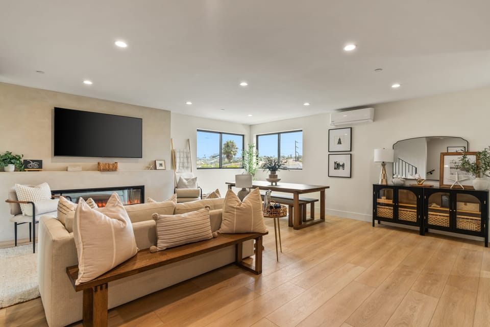 Bright and airy living space. (Point View Retreat)