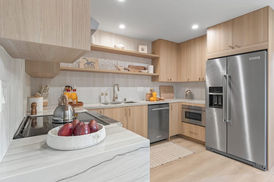 Sleek and modern kitchen. (Point View Luxe)