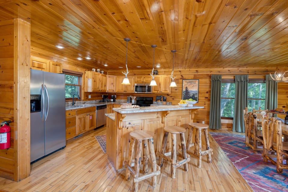 Enjoy casual dining at the kitchen counter.