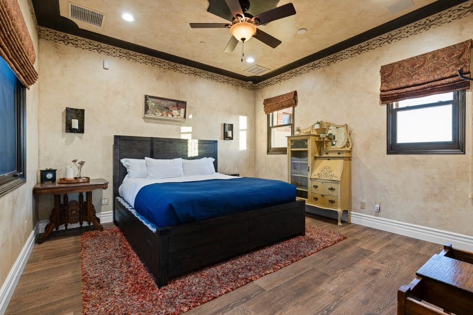 Cozy king bedroom.