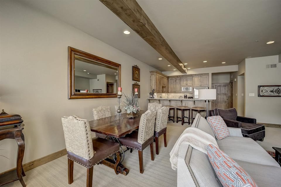 Dining area. (Mont Cervin #21)