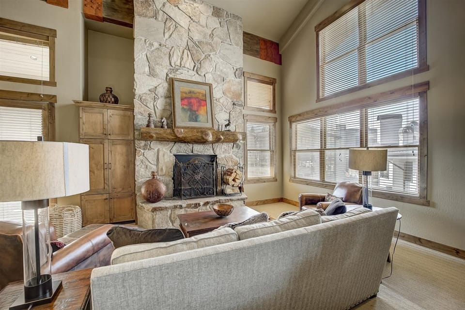 Living room. (Mont Cervin #32)