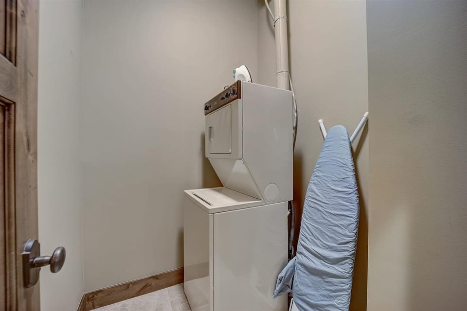 Laundry room. (Mont Cervin #33)