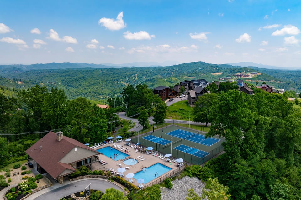 Enjoy exclusive access to sparkling communal pools, relaxing hot tubs, and well-maintained tennis courts. (Evergreen Echo)
