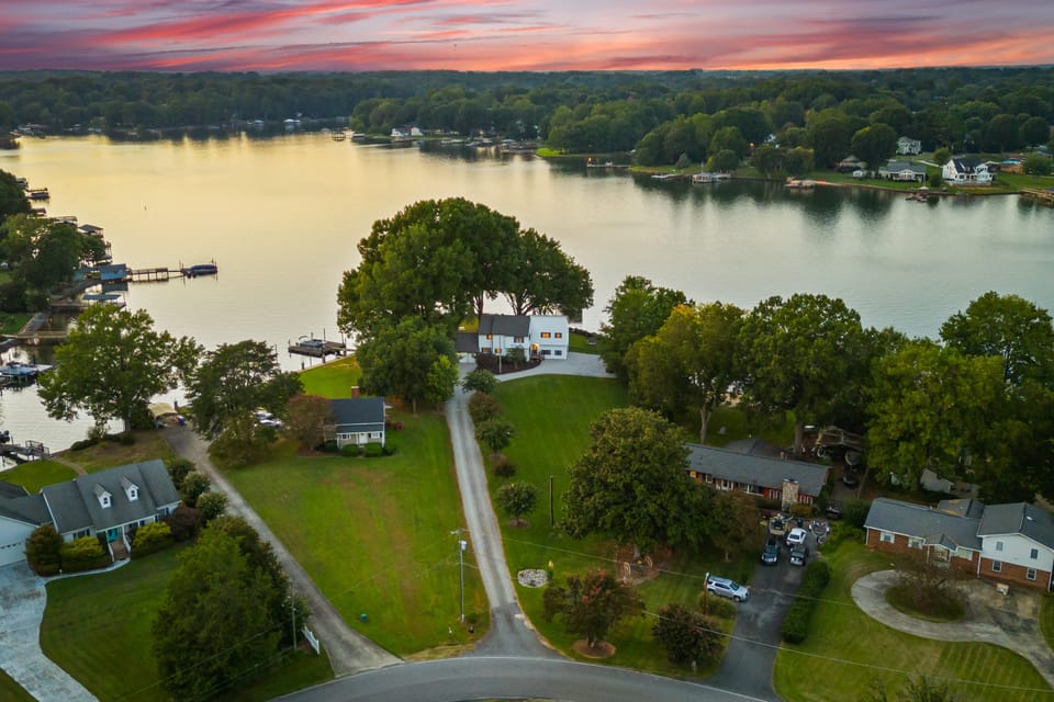 Book now to secure your next lakefront adventure!