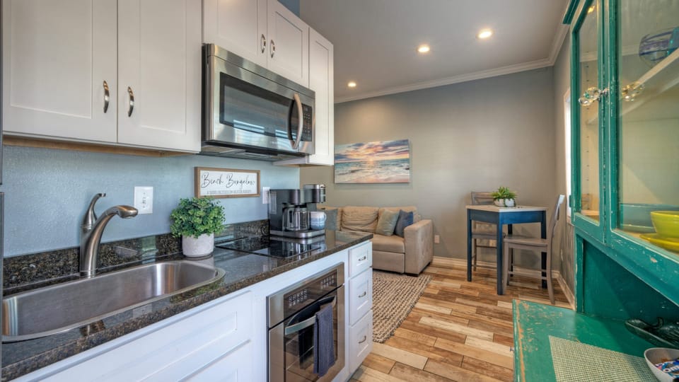 Fully equipped kitchen. (Beach Bungalow)
