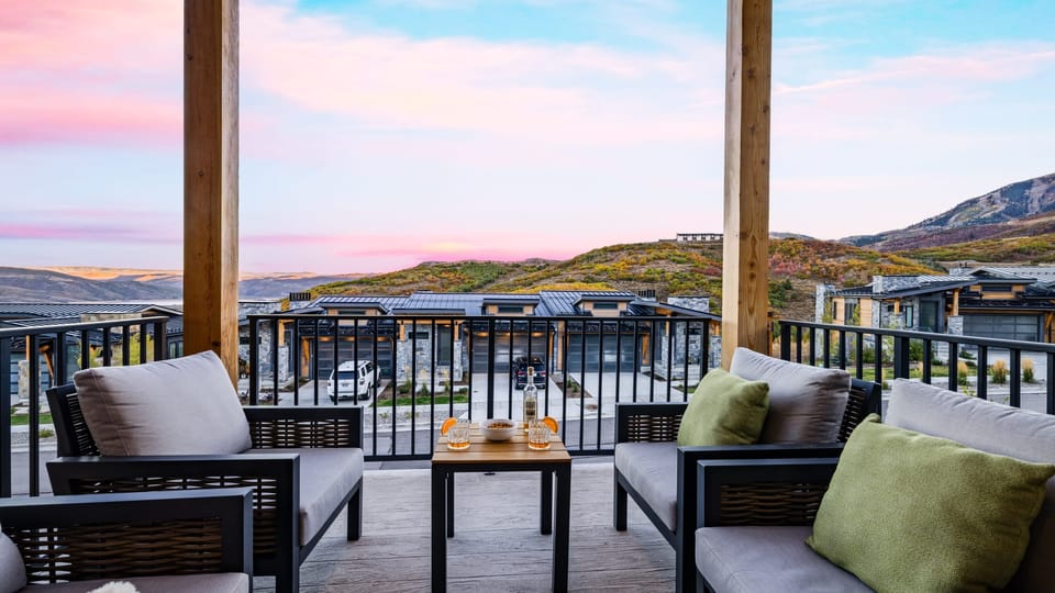 Sunset views and mountain air: Your perfect escape.