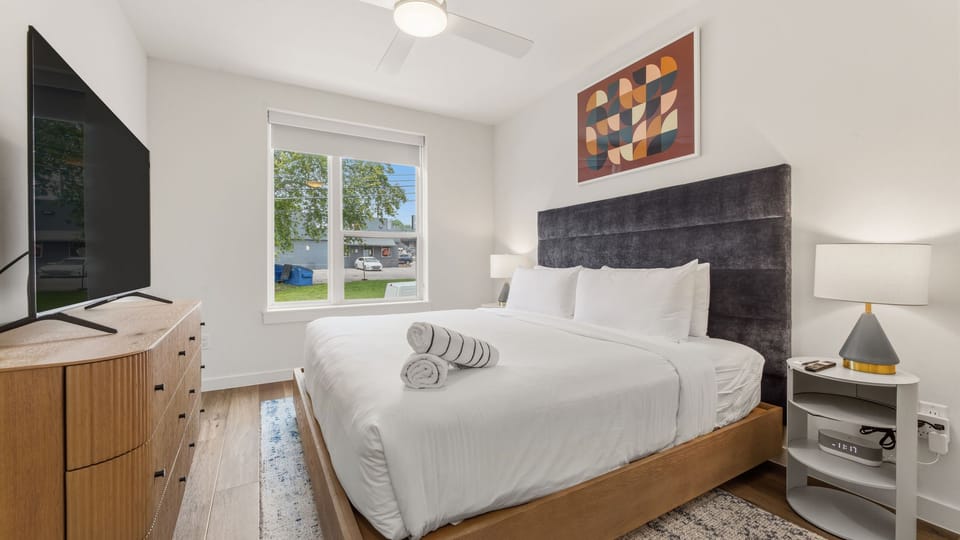 Pool + Restaurant | Steps from Zilker & Lady Bird | Accessible Queen Suite | The Code at AvantStay Apartment in Austin