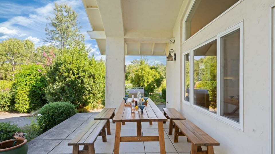 Al fresco dining.