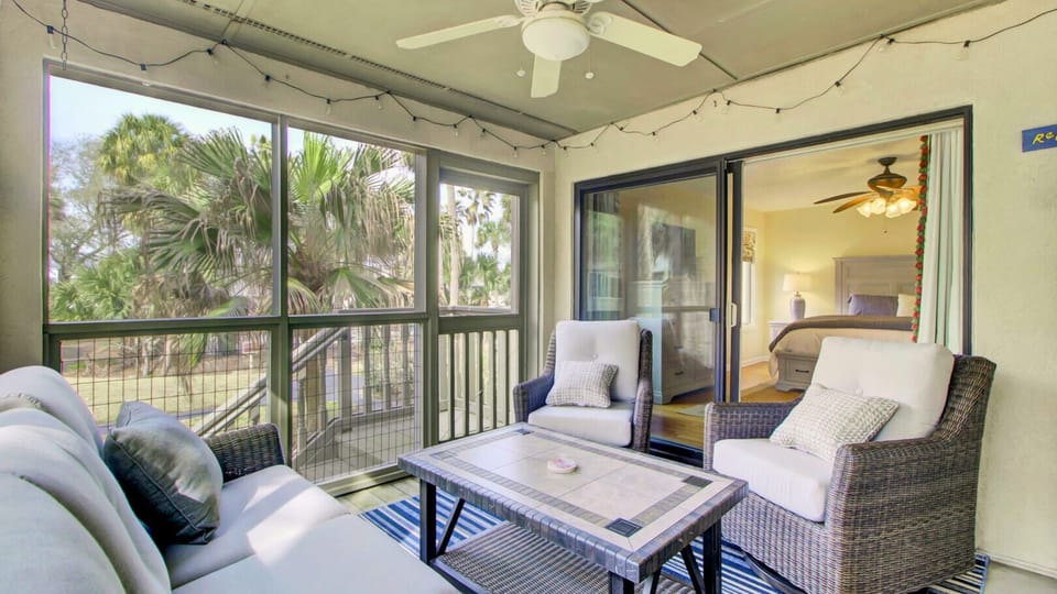Enclosed patio. (401 Yacht)