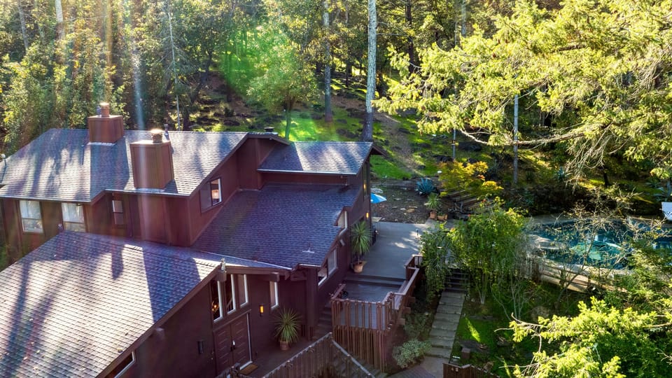 Overhead view of your getaway.