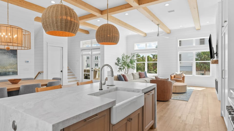 Large kitchen island for easy meal prepping.