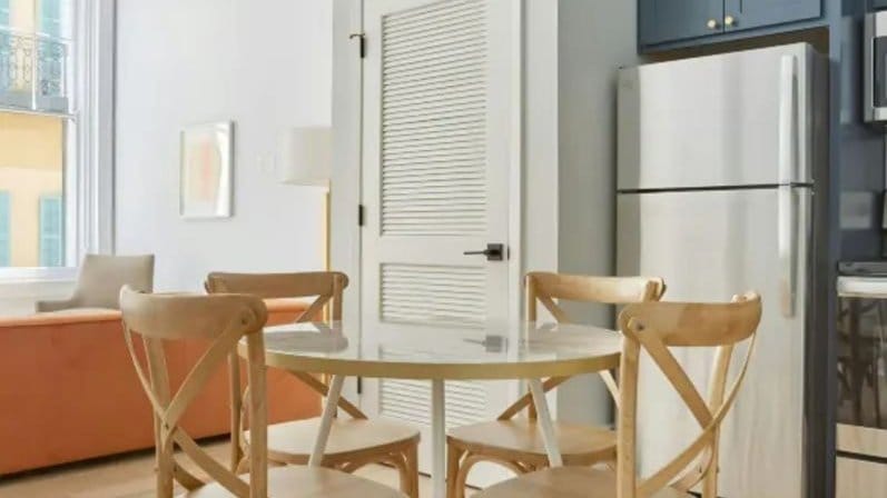 Dining area. (Unit 3)