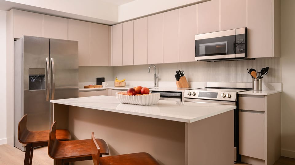 New Edgewater Superior 2BR Suite w/ Balcony | Pool + Gym | Sense28 by AvantStay Apartment in Miami