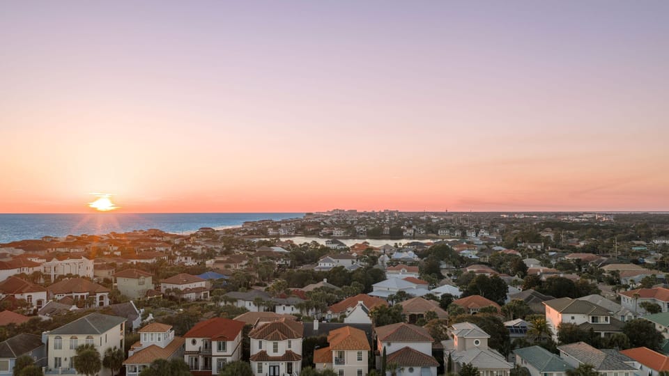 Experience Destin, AvantStay style.