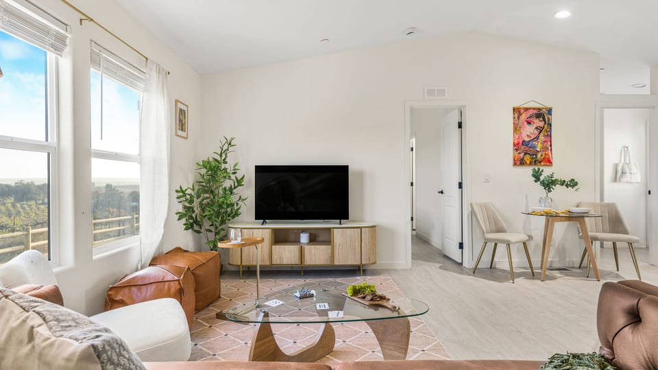 Bright, cozy living space with vineyard views and stylish, modern touches. (Bombay Chardonnay)