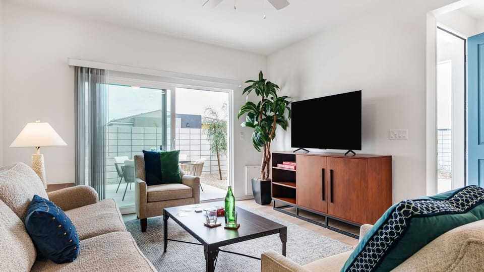 Units 2 & 5: Living room