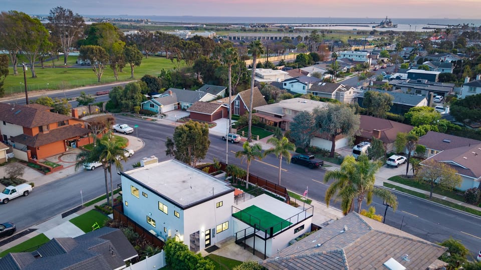 Neighborhood view.