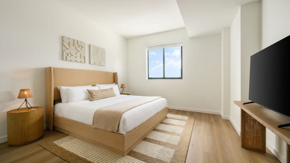 Sleeps 20 | 3 Suites in New Luxury Hotel w/ Rooftop Pool | Sense28 by AvantStay Hotel in Miami