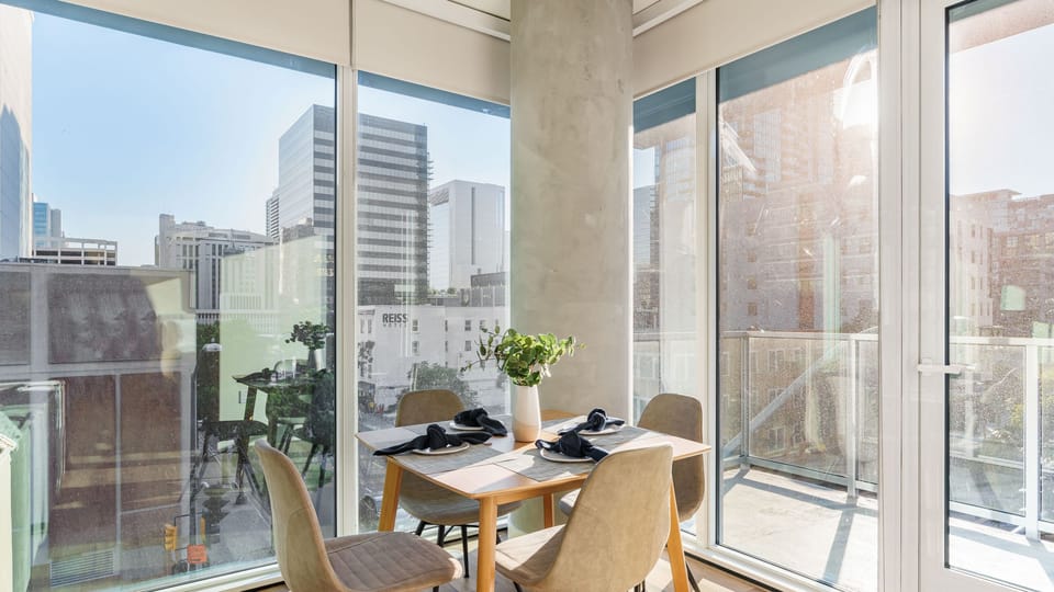 Ancora by AvantStay | Contemporary Interiors + Spa + Gym Access | Little Italy Stay Near Gaslamp & Harbor Apartment in San Diego
