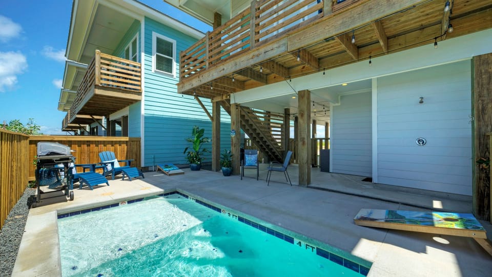 Sunrise Beach #44 - Between the Shores: Pool and patio.