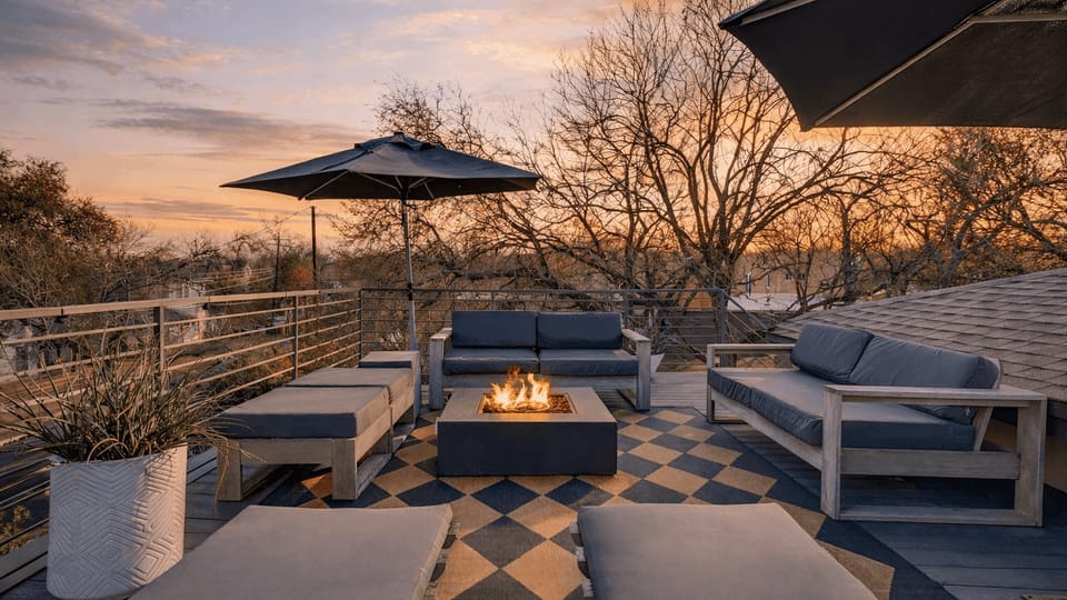 Firepit lounge to enjoy Austin sunsets.